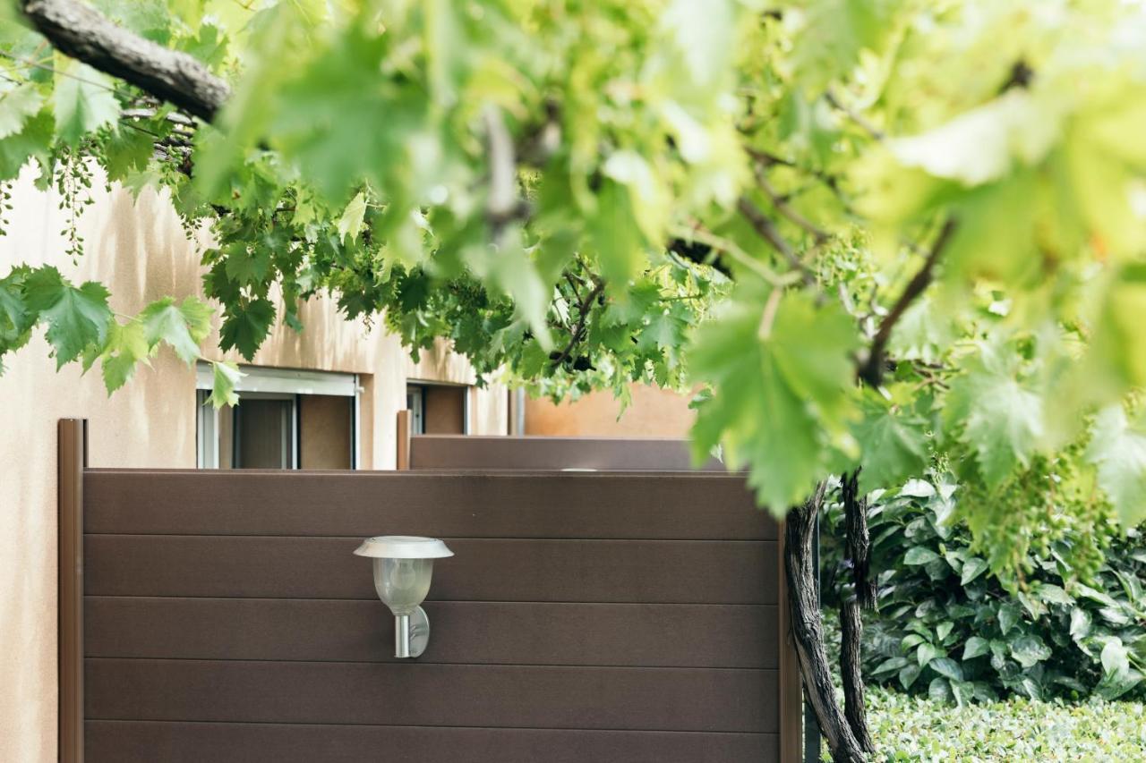 Le Carre D'Alethius Logis Hotel Restaurant Charmes-sur-Rhone Luaran gambar