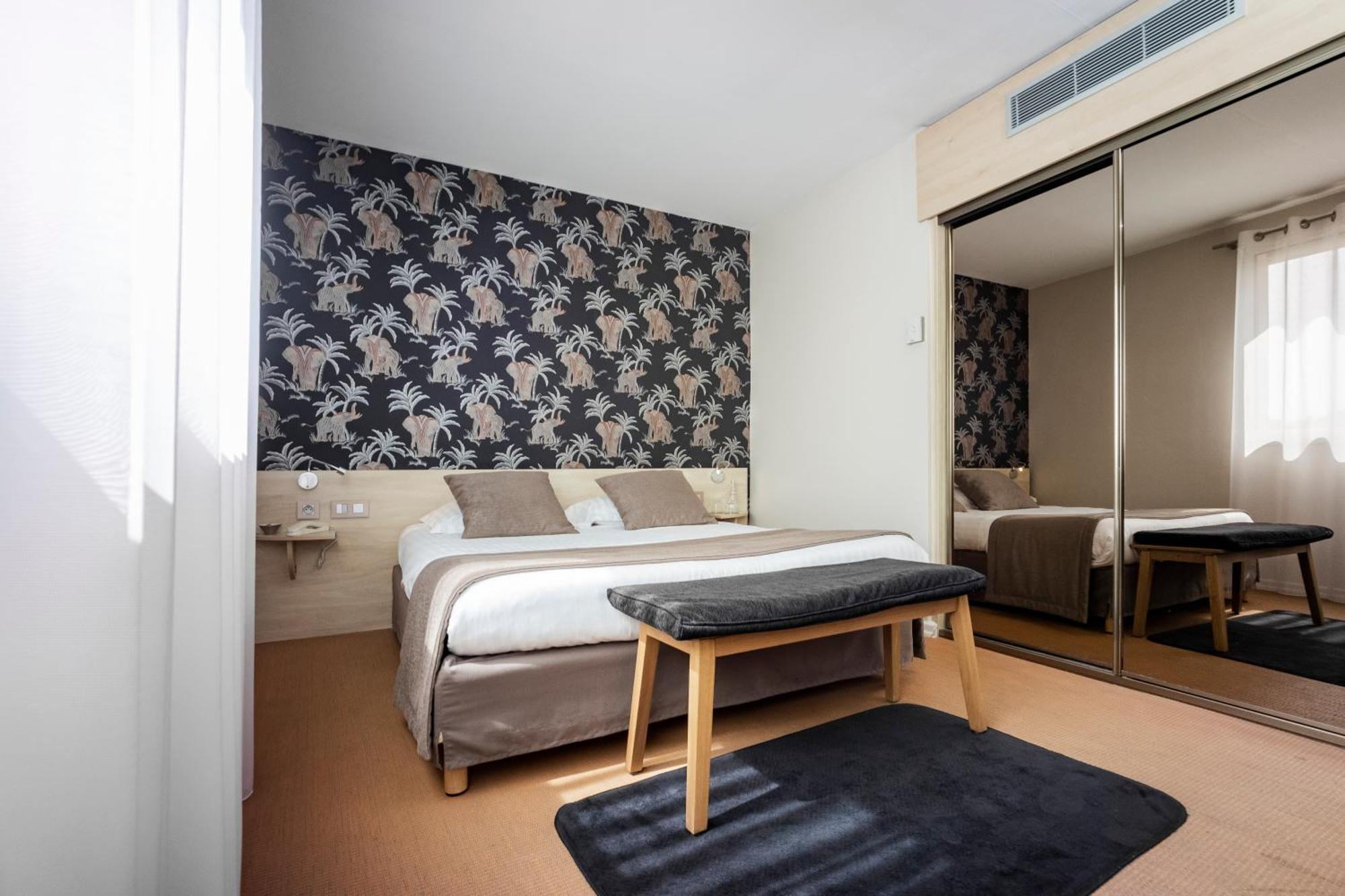 Le Carre D'Alethius Logis Hotel Restaurant Charmes-sur-Rhone Luaran gambar