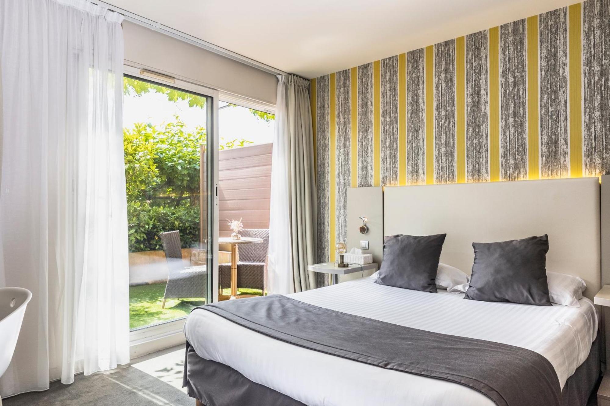Le Carre D'Alethius Logis Hotel Restaurant Charmes-sur-Rhone Luaran gambar