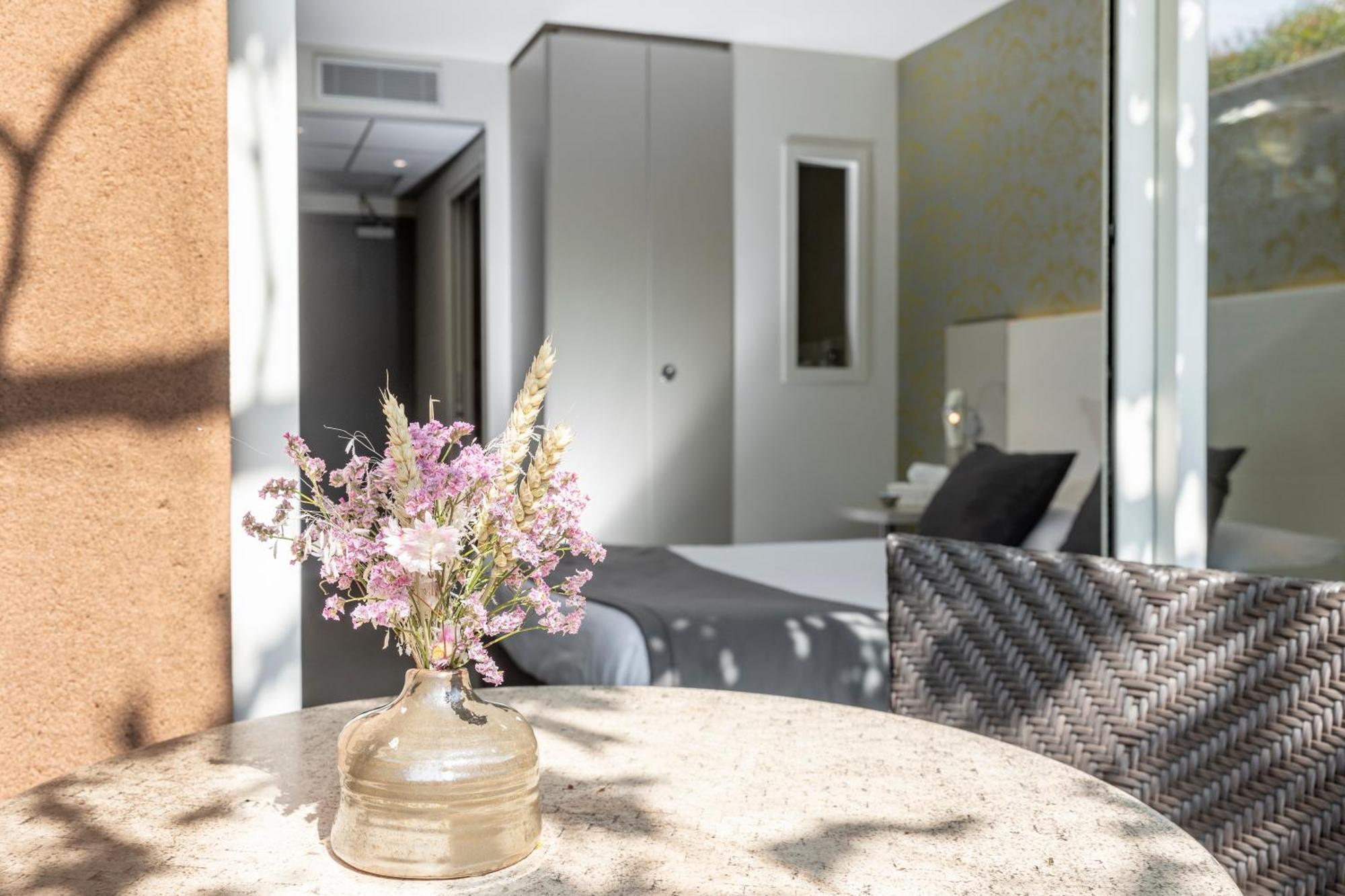 Le Carre D'Alethius Logis Hotel Restaurant Charmes-sur-Rhone Luaran gambar