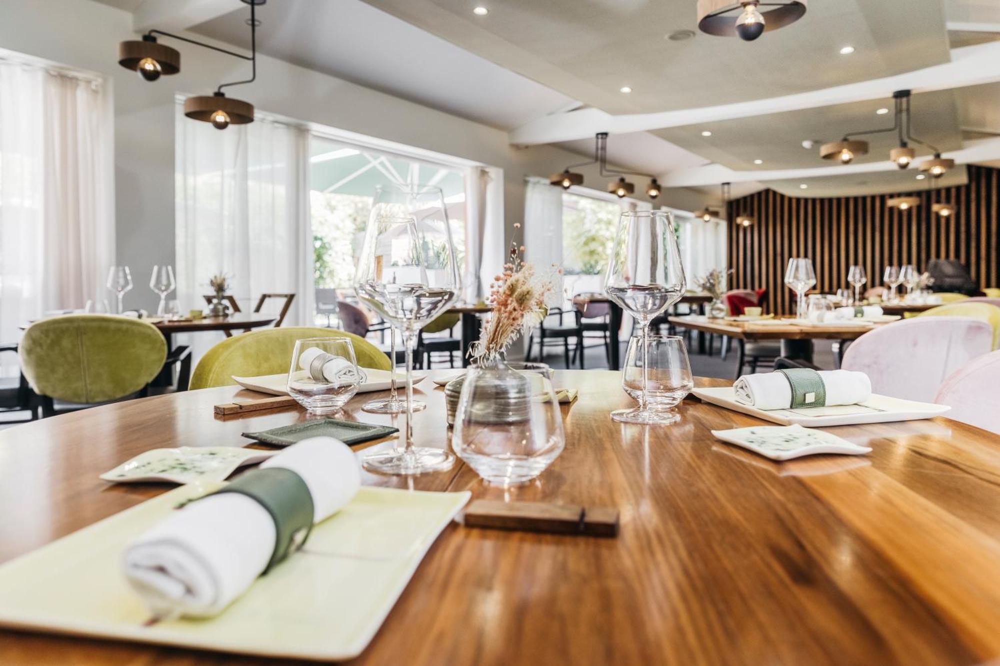 Le Carre D'Alethius Logis Hotel Restaurant Charmes-sur-Rhone Luaran gambar