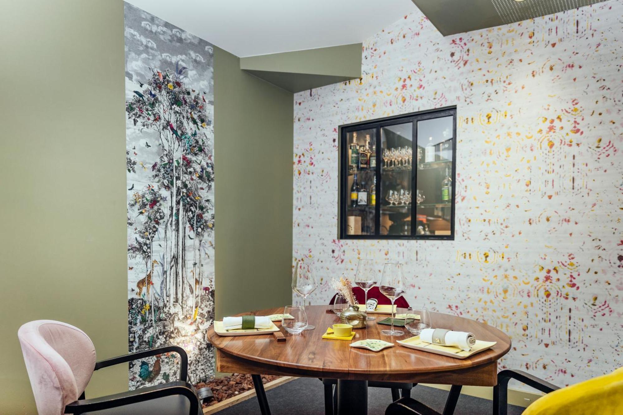 Le Carre D'Alethius Logis Hotel Restaurant Charmes-sur-Rhone Luaran gambar