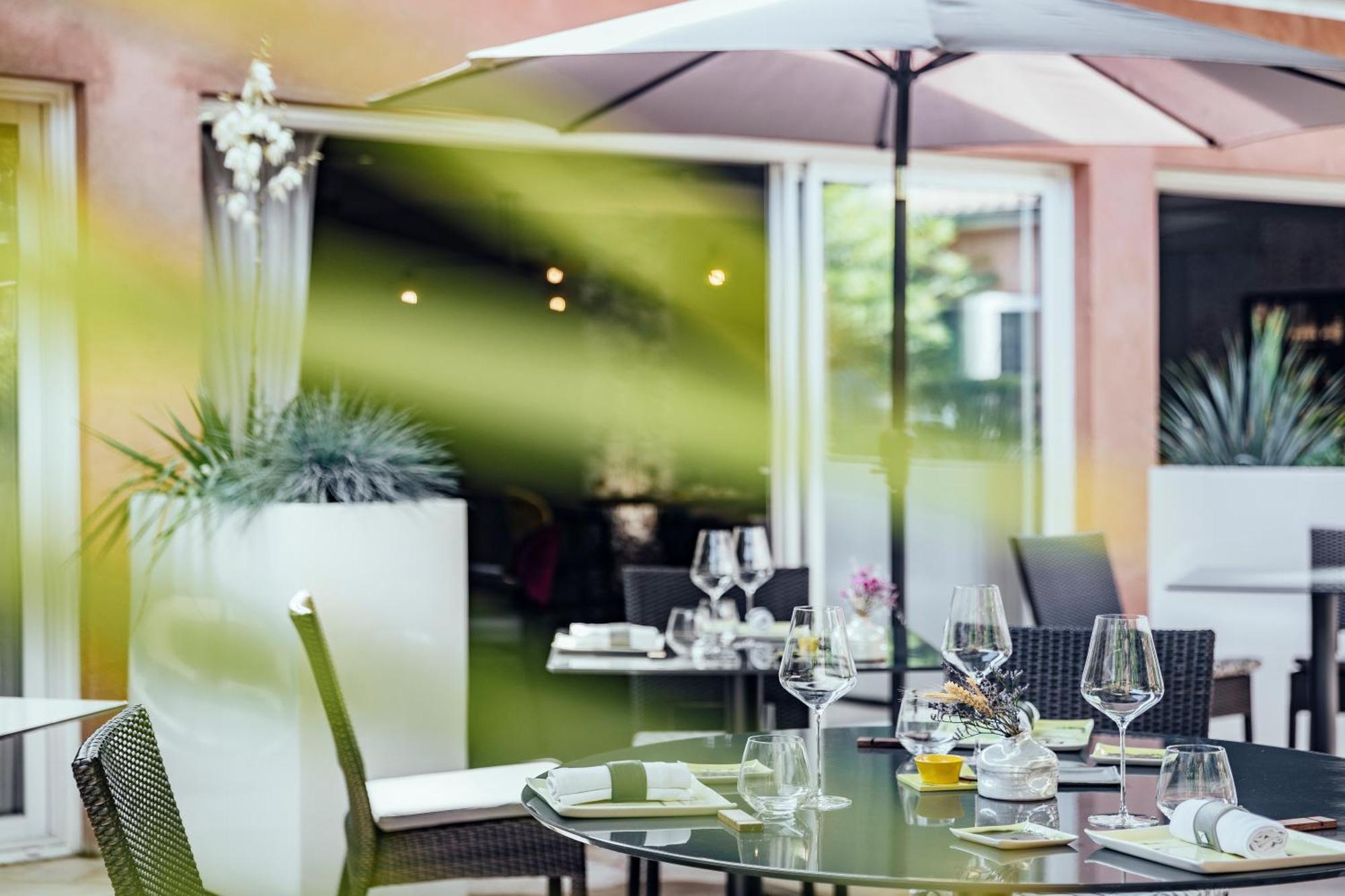 Le Carre D'Alethius Logis Hotel Restaurant Charmes-sur-Rhone Luaran gambar
