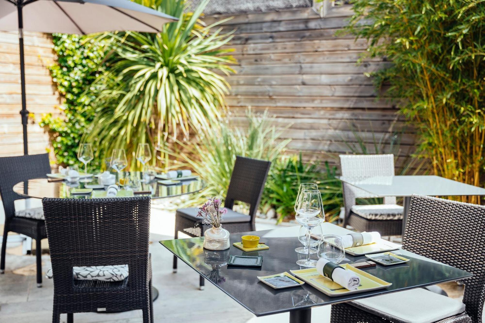 Le Carre D'Alethius Logis Hotel Restaurant Charmes-sur-Rhone Luaran gambar