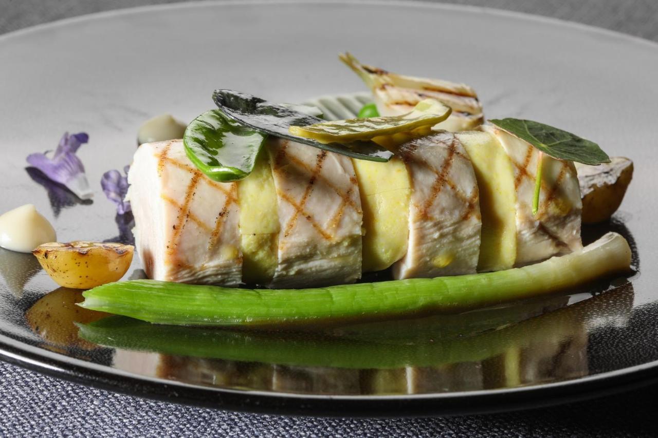 Le Carre D'Alethius Logis Hotel Restaurant Charmes-sur-Rhone Luaran gambar